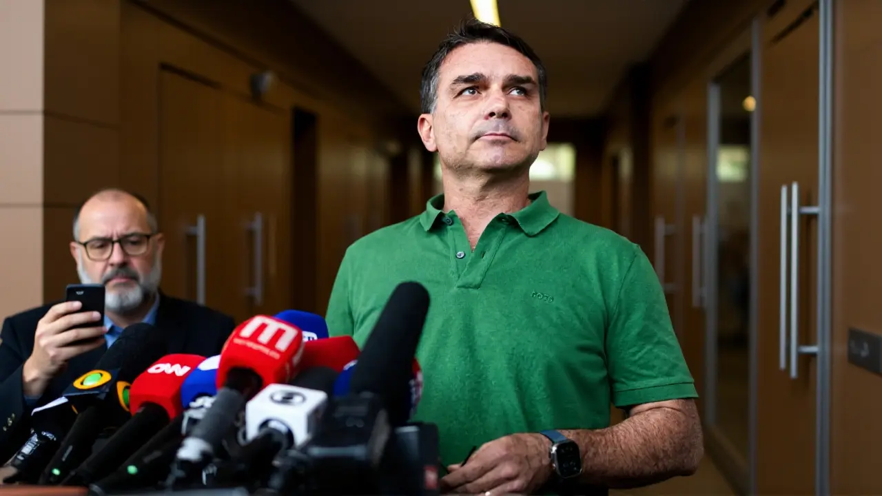 Flávio avança e supera Lula no 2º turno pela primeira vez em 2026